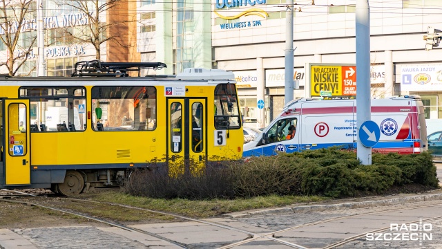 Fot. Robert Stachnik [Radio Szczecin] Wykolejenie tramwaju i drogowy armagedon w mieście [ZDJĘCIA]