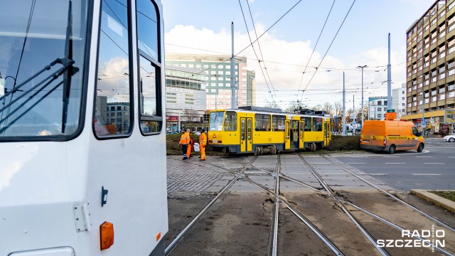 Fot. Robert Stachnik [Radio Szczecin] Wykolejenie tramwaju i drogowy armagedon w mieście [ZDJĘCIA]