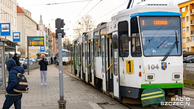 Fot. Robert Stachnik [Radio Szczecin] Wykolejenie tramwaju i drogowy armagedon w mieście [ZDJĘCIA]
