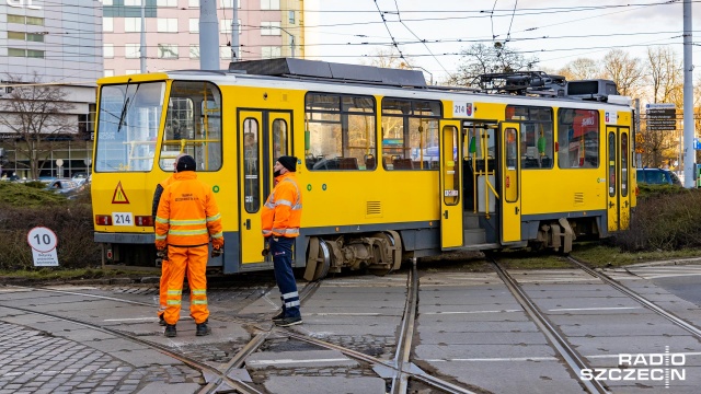 Fot. Robert Stachnik [Radio Szczecin] Wykolejenie tramwaju i drogowy armagedon w mieście [ZDJĘCIA]