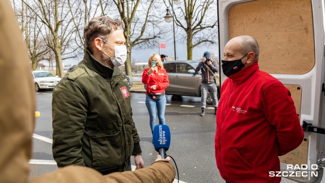 Fot. Robert Stachnik [Radio Szczecin] Paczka dla Rodaka i Bohatera. "Tam też są Polacy i trzeba im pomóc"[WIDEO, ZDJĘCIA]