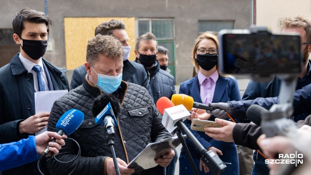 Fot. Robert Stachnik [Radio Szczecin] Mieszkańcy Stołczyna i radni PiS chcą konkretów. "Panie prezydencie, czas na czyny" [ZDJĘCIA]