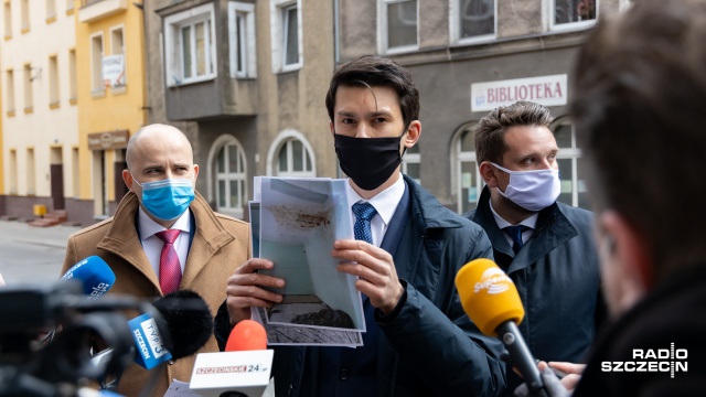 Fot. Robert Stachnik [Radio Szczecin] Mieszkańcy Stołczyna i radni PiS chcą konkretów. "Panie prezydencie, czas na czyny" [ZDJĘCIA]
