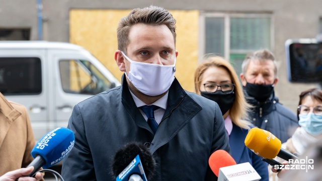 Fot. Robert Stachnik [Radio Szczecin] Mieszkańcy Stołczyna i radni PiS chcą konkretów. "Panie prezydencie, czas na czyny" [ZDJĘCIA]
