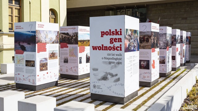 Fot. Mateusz Papke [Radio Szczecin] "Polski Gen Wolności". Wystawa przed siedzibą Radia Szczecin [WIDEO, DUŻO ZDJĘĆ]