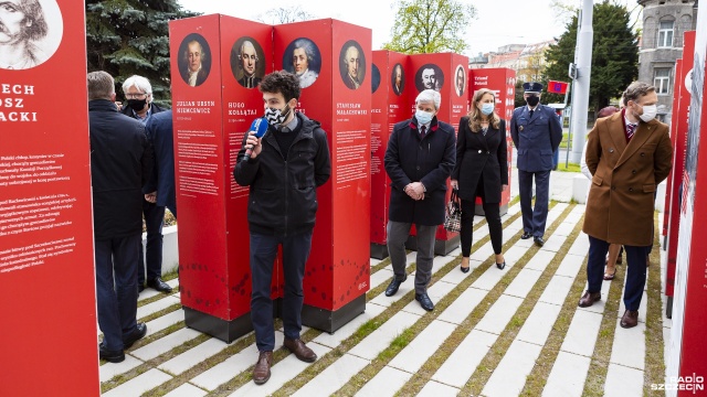 Fot. Mateusz Papke [Radio Szczecin] "Polski Gen Wolności". Wystawa przed siedzibą Radia Szczecin [WIDEO, DUŻO ZDJĘĆ]
