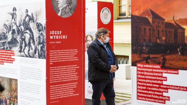 Fot. Mateusz Papke [Radio Szczecin] "Polski Gen Wolności". Wystawa przed siedzibą Radia Szczecin [WIDEO, DUŻO ZDJĘĆ]
