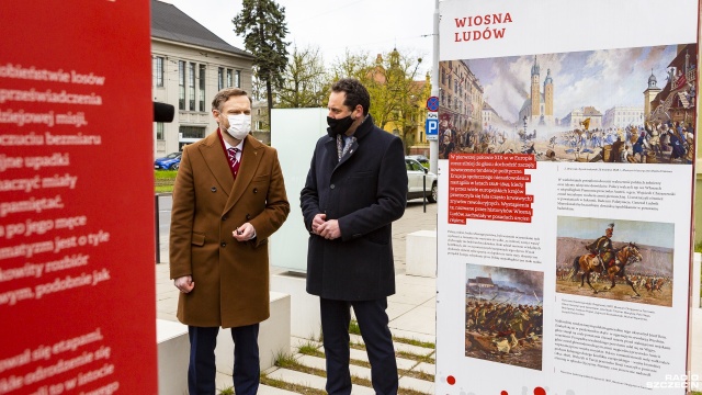 Fot. Mateusz Papke [Radio Szczecin] "Polski Gen Wolności". Wystawa przed siedzibą Radia Szczecin [WIDEO, DUŻO ZDJĘĆ]