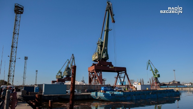 Dzięki tym inwestycjom do portu w Szczecinie będą mogły wpływać statki z większym ładunkiem. Fot. Maciej Papke [Radio Szczecin] Ciężki sprzęt w porcie. Będzie więcej przeładunków [WIDEO, ZDJĘCIA]