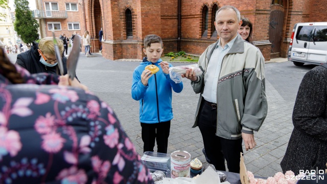 Na leczenie dziewczynki potrzeba 9 mln złotych. Na razie udało się zebrać połowę tej kwoty. Fot. Robert Stachnik [Radio Szczecin] Pomóż Indze - kiermasze charytatywne w Szczecinie [ZDJĘCIA]