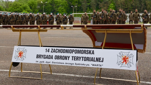 Fot. 14. Zachodniopomorska Brygada Obrony Terytorialnej. Nauczyciele, uczniowie, studenci złożyli przysięgę wojskową [ZDJĘCIA]