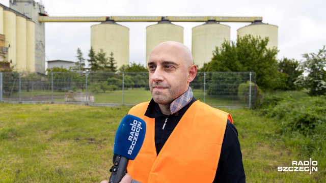 Fot. Robert Stachnik [Radio Szczecin] Performance pod pyrzyckim spichlerzem zbożowym [ZDJĘCIA]