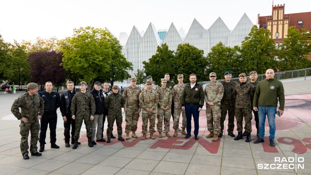 Fot. Robert Stachnik [Radio Szczecin] Weterani pod Filharmonią. "Wspominamy przyjaciół, którzy polegli na misjach" [WIDEO, ZDJĘCIA]