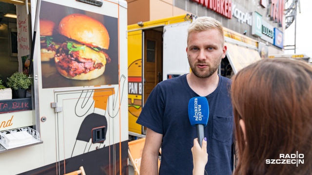 Fot. Robert Stachnik [Radio Szczecin] Ruszył sezon "foodtruckowy" w Szczecinie [ZDJĘCIA]