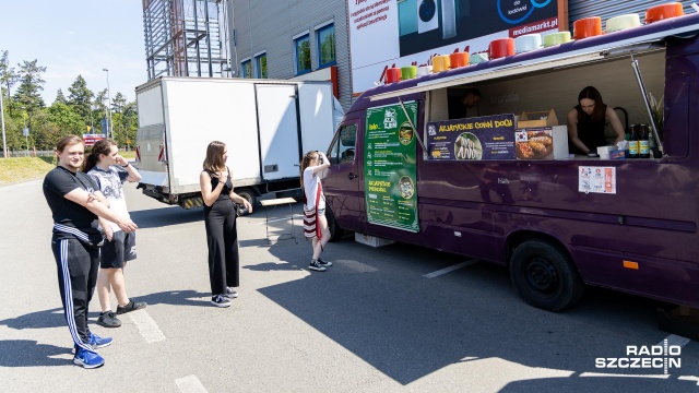Fot. Robert Stachnik [Radio Szczecin] Festiwal Smaków na parkingu Atrium Molo [WIDEO, ZDJĘCIA]