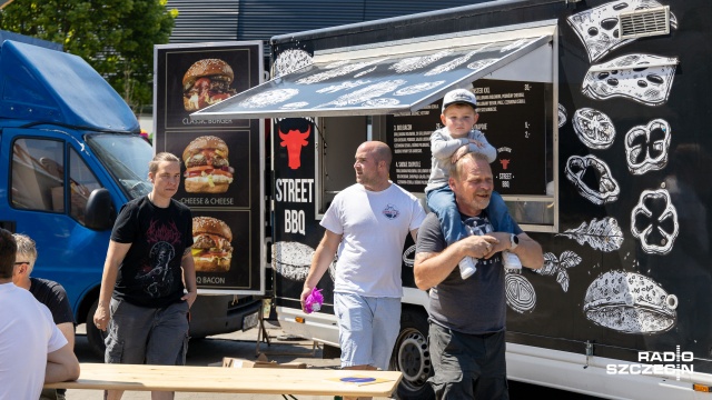 Fot. Robert Stachnik [Radio Szczecin] Festiwal Smaków na parkingu Atrium Molo [WIDEO, ZDJĘCIA]