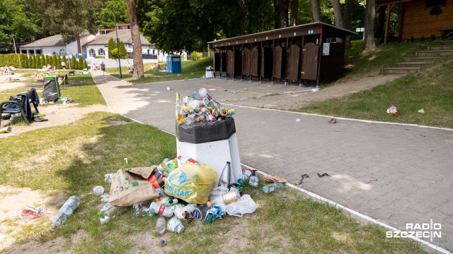 Fot. Robert Stachnik [Radio Szczecin] Głębokie tonie... w śmieciach [WIDEO, ZDJĘCIA]