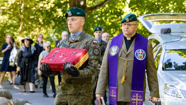 Fot. Robert Stachnik [Radio Szczecin] Kombatant, działacz polonijny, krawiec księżnej Diany. Bliscy pożegnali Zbigniewa Stączka [WIDEO, ZDJĘCIA]