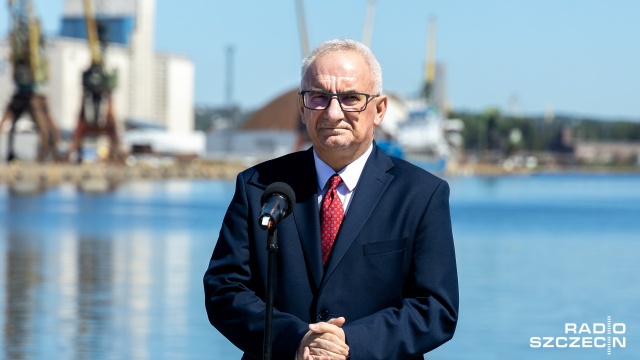 Fot. Robert Stachnik [Radio Szczecin] W szczecińskim porcie powstaje "uniwersalne nabrzeże" [WIDEO, ZDJĘCIA]