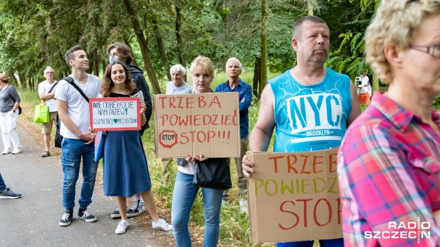 Fot. Robert Stachnik [Radio Szczecin] Protest mieszkańców przeciwko wycince blisko tysiąca drzew [ZDJĘCIA]