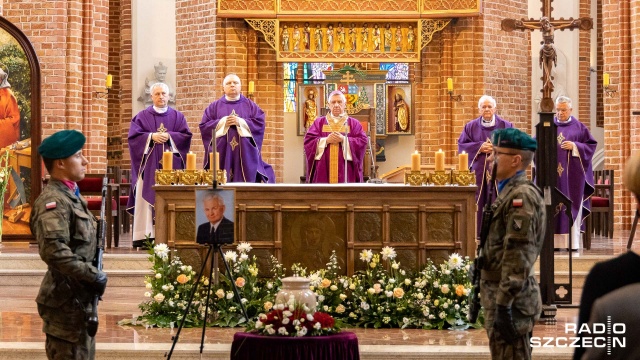 Fot. Robert Stachnik [Radio Szczecin] Ostatnie pożegnanie Władysława Lisewskiego [ZDJĘCIA]