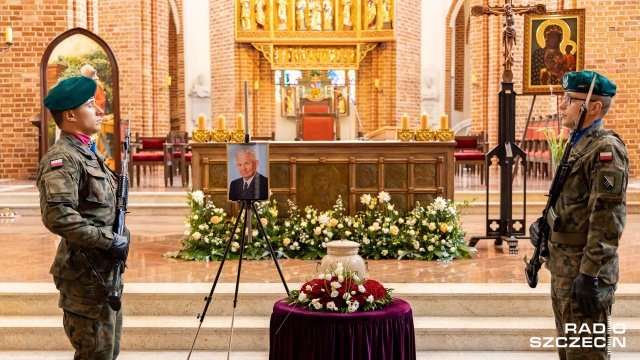 Fot. Robert Stachnik [Radio Szczecin] Ostatnie pożegnanie Władysława Lisewskiego [ZDJĘCIA]