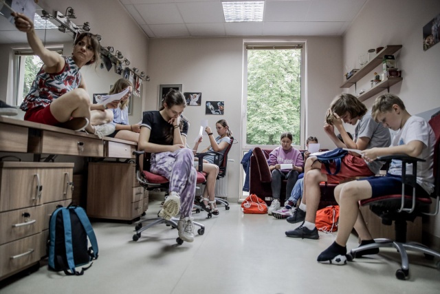 Fot. https://www.facebook.com/Teatr.Lalek.Pleciuga/ Młodzież stawia pierwsze kroki na deskach teatru [ZDJĘCIA]