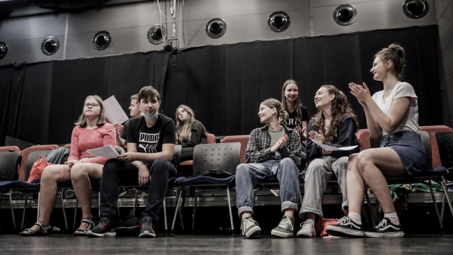 Fot. https://www.facebook.com/Teatr.Lalek.Pleciuga/ Młodzież stawia pierwsze kroki na deskach teatru [ZDJĘCIA]