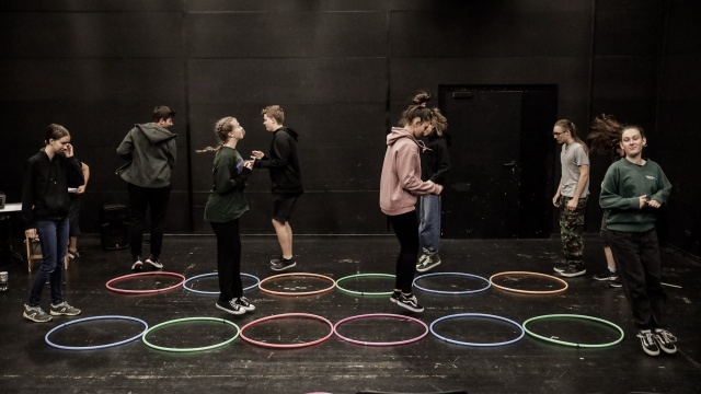 Fot. https://www.facebook.com/Teatr.Lalek.Pleciuga/ Młodzież stawia pierwsze kroki na deskach teatru [ZDJĘCIA]