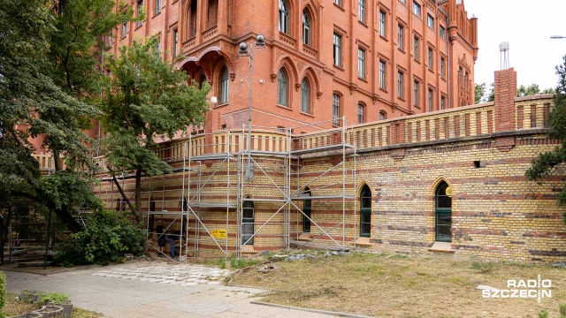 Fot. Robert Stachnik [Radio Szczecin] Kończy się remont wokół Urzędu Morskiego. Nowy pomysł na dziedziniec [ZDJĘCIA]