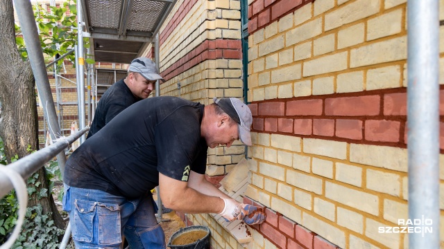 Fot. Robert Stachnik [Radio Szczecin] Kończy się remont wokół Urzędu Morskiego. Nowy pomysł na dziedziniec [ZDJĘCIA]