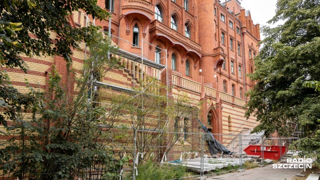 Fot. Robert Stachnik [Radio Szczecin] Kończy się remont wokół Urzędu Morskiego. Nowy pomysł na dziedziniec [ZDJĘCIA]