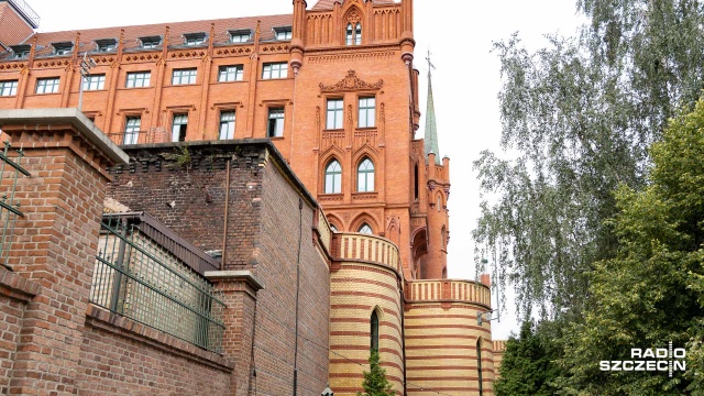 Fot. Robert Stachnik [Radio Szczecin] Kończy się remont wokół Urzędu Morskiego. Nowy pomysł na dziedziniec [ZDJĘCIA]