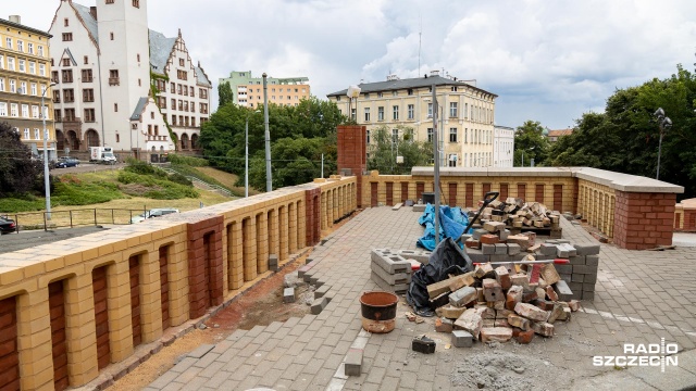 Fot. Robert Stachnik [Radio Szczecin] Kończy się remont wokół Urzędu Morskiego. Nowy pomysł na dziedziniec [ZDJĘCIA]