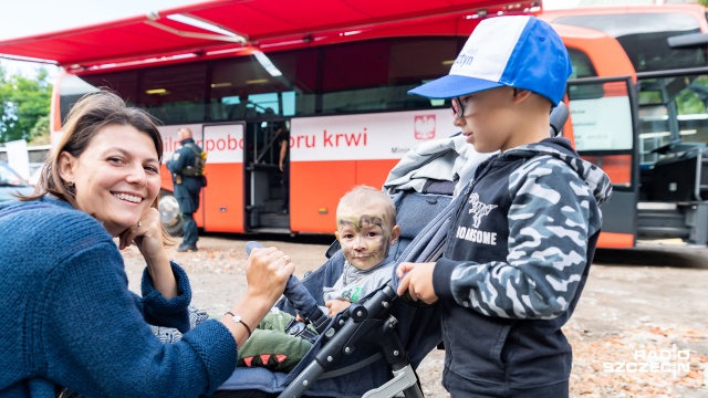 Imprezę organizuje Klub Honorowych Dawców Krwi Legion wraz z Regionalnym Centrum Krwiodawstwa i Krwiolecznictwa w Szczecinie. Fot. Robert Stachnik [Radio Szczecin] "Wakacje z kropelką krwi" [ZDJĘCIA]