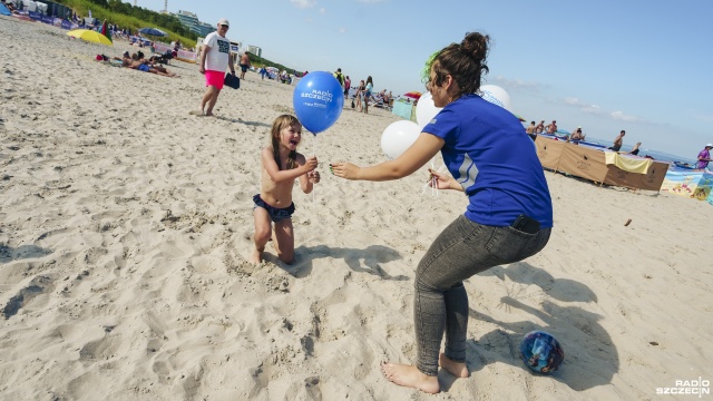 Fot. Mateusz Papke [Radio Szczecin] "Poznaj moc bałtyckiego wiatru". Zabawa i edukacja na plaży w Międzyzdrojach [WIDEO, ZDJĘCIA]