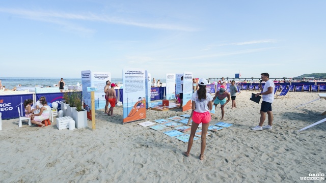 Fot. Mateusz Papke [Radio Szczecin] "Poznaj moc bałtyckiego wiatru". Zabawa i edukacja na plaży w Międzyzdrojach [WIDEO, ZDJĘCIA]