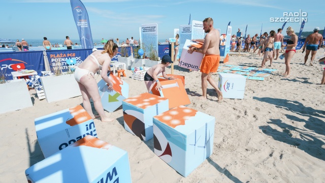 Fot. Mateusz Papke [Radio Szczecin] "Poznaj moc bałtyckiego wiatru". Zabawa i edukacja na plaży w Międzyzdrojach [WIDEO, ZDJĘCIA]