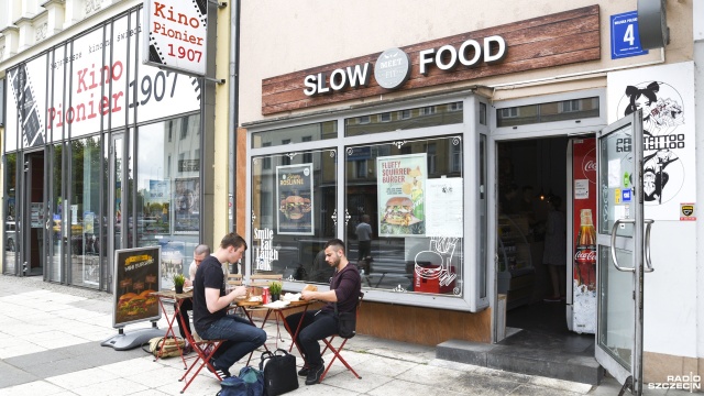 Fot. Kamila Kozioł [Radio Szczecin] Smaczny, ale i zdrowy burger? Tylko w "Przepisie na Sobotę" [WIDEO, ZDJĘCIA]