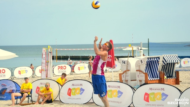 Fot. Przemysław Polanin [Radio Szczecin] Siatkówka króluje na kołobrzeskiej plaży [ZDJĘCIA]