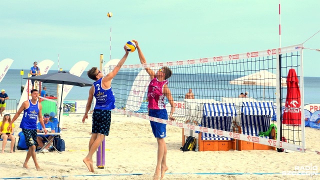 Fot. Przemysław Polanin [Radio Szczecin] Siatkówka króluje na kołobrzeskiej plaży [ZDJĘCIA]