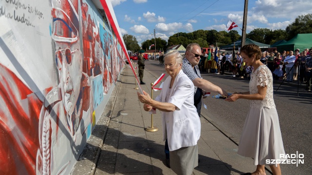 Fot. Robert Stachnik [Radio Szczecin] Patriotyczny mural w Węgorzynie odsłonięty [WIDEO, ZDJĘCIA]
