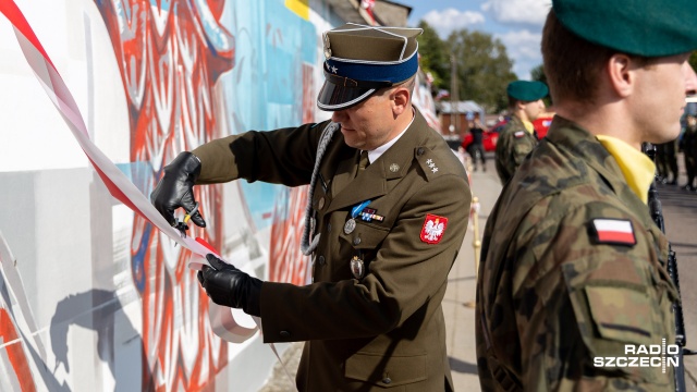 Fot. Robert Stachnik [Radio Szczecin] Patriotyczny mural w Węgorzynie odsłonięty [WIDEO, ZDJĘCIA]
