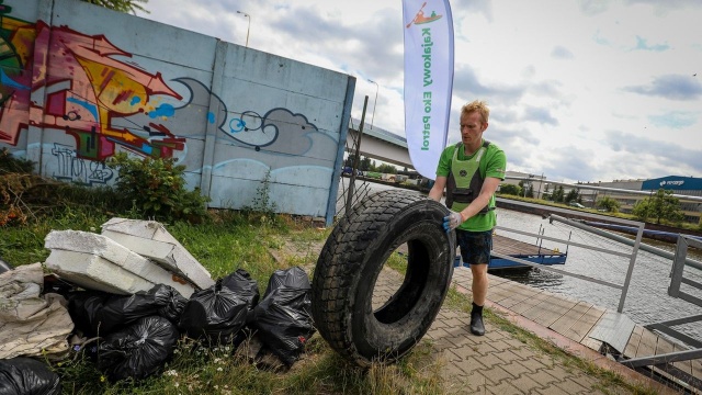 Fot. Stowarzyszenie Wywrotka Kajakowy patrol zebrał kilkaset kilogramów śmieci [ZDJĘCIA]