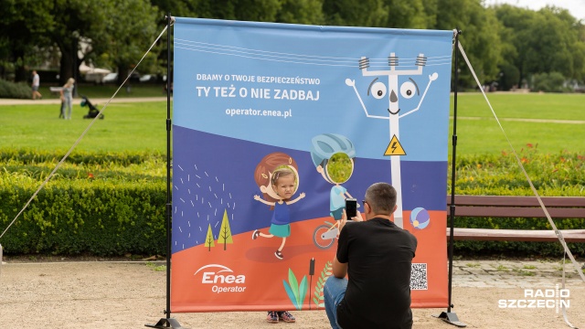 Dbamy o Twoje bezpieczeństwo, więc Ty też o nie zadbaj - pod takim hasłem został zorganizowany festyn na Jasnych Błoniach. Fot. Robert Stachnik [Radio Szczecin] ...a na Jasnych Błoniach festyn [ZDJĘCIA]