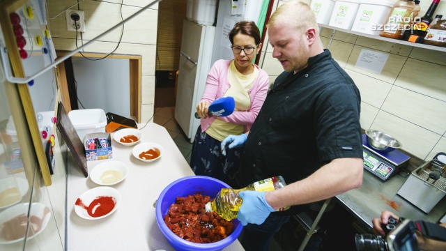 Fot. Mateusz Papke [Radio Szczecin] Rodzina w jednej... kuchni, czyli "Bistro na Widelcu" [WIDEO, ZDJĘCIA]