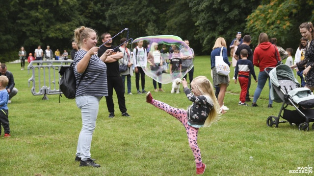 Fot. Kamila Kozioł [Radio Szczecin] Park Kasprowicza cały w mydlanych bańkach [ZDJĘCIA]