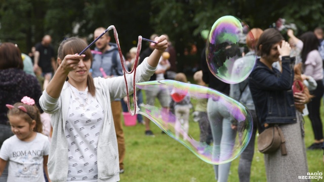 Fot. Kamila Kozioł [Radio Szczecin] Park Kasprowicza cały w mydlanych bańkach [ZDJĘCIA]