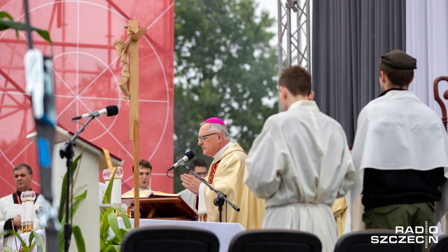 Fot. Robert Stachnik [Radio Szczecin] Mszą świętą zainaugurowano ogólnopolskie dożynki w Bobolicach [ZDJĘCIA]