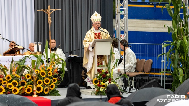 Fot. Robert Stachnik [Radio Szczecin] Mszą świętą zainaugurowano ogólnopolskie dożynki w Bobolicach [ZDJĘCIA]